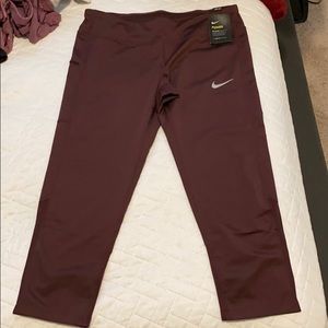 Nike compression crop leggings